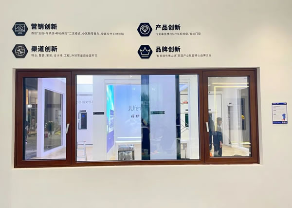 精彩不停 | 建博会第三日，看富轩全屋门窗倚行业交流之窗，展国匠品牌风华！