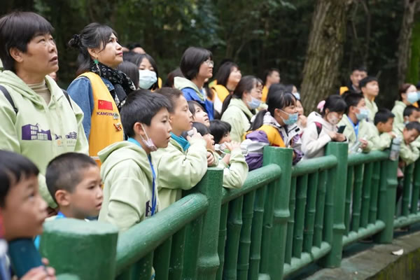 博仕尼门窗携手中国狮子联会陕西卓越服务队参加“同在蓝天下·共享大自然”公益活动