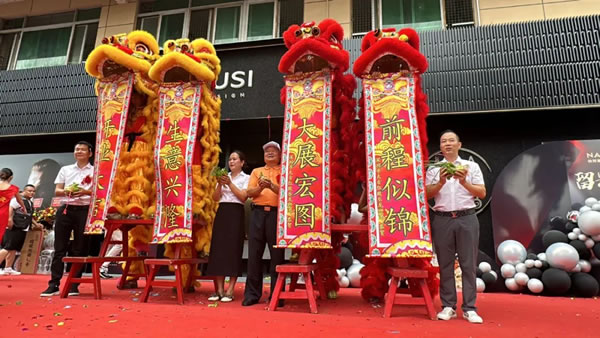 品牌聚焦 | 千万豪车惊艳东莞 ！NARUSI 虎门旗舰店开业盛典邀您速来围观 ！